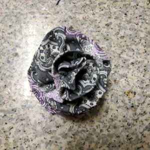 Mens flower lapen pin